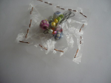 Karışık Boncuklu ''E'' Yüzük -- Fiyat= 3TL